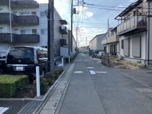 上尾市大字上尾下、マンションの前面道路を含む現地写真画像です