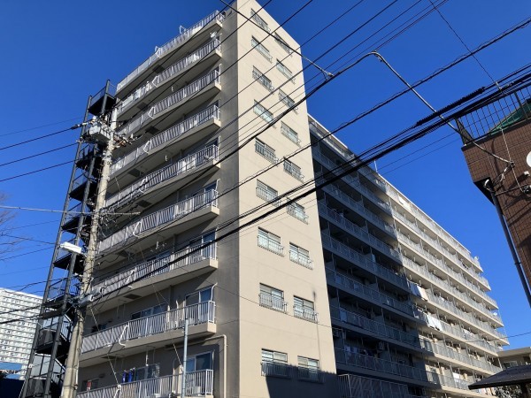 上尾市仲町、マンションの外観画像です