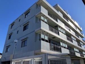 上尾市春日、マンションの外観画像です