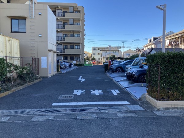 上尾市春日、マンションの駐車場画像です