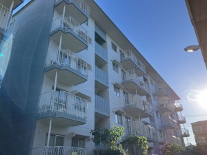 上尾市西宮下、マンションの外観画像です