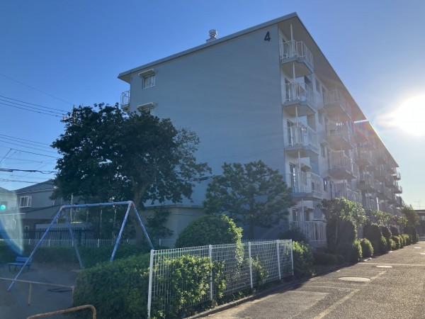 上尾市西宮下、マンションの外観画像です