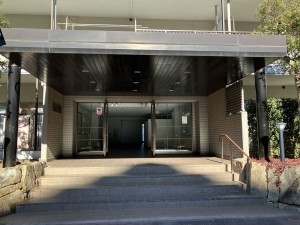 上尾市柏座、マンションのエントランス画像です
