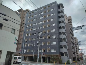 藤沢市藤沢、マンションの外観画像です