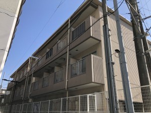 藤沢市弥勒寺、マンションの外観画像です