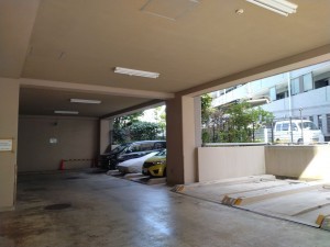 藤沢市片瀬海岸、マンションの駐車場画像です