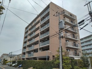 藤沢市辻堂新町、マンションの外観画像です