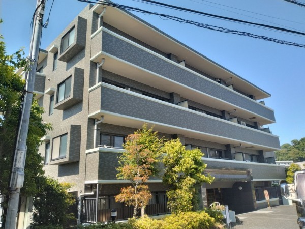 藤沢市鵠沼藤が谷、マンションの外観画像です