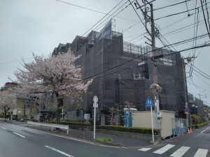 藤沢市藤が岡、マンションの外観画像です