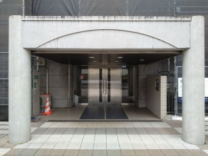 藤沢市藤が岡、マンションのエントランス画像です