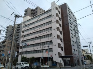 藤沢市鵠沼石上、マンションの外観画像です