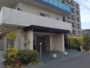 藤沢市片瀬海岸、マンションのエントランス画像です