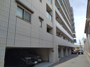 藤沢市片瀬海岸、マンションの駐車場画像です