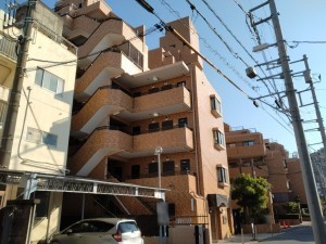 藤沢市藤沢、マンションの外観画像です