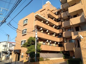 藤沢市藤沢、マンションの外観画像です