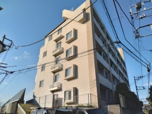 藤沢市片瀬、マンションの外観画像です