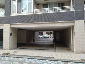 藤沢市鵠沼海岸、マンションのエントランス画像です