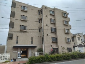 藤沢市鵠沼海岸、マンションの外観画像です