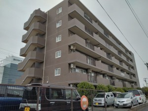 藤沢市辻堂元町、マンションの外観画像です