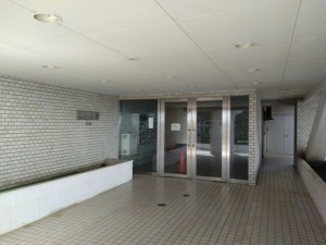 藤沢市片瀬海岸、マンションのエントランス画像です