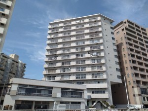 藤沢市片瀬海岸、マンションの外観画像です