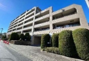 藤沢市羽鳥、マンションの外観画像です