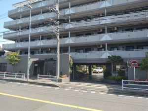 藤沢市羽鳥、マンションのエントランス画像です