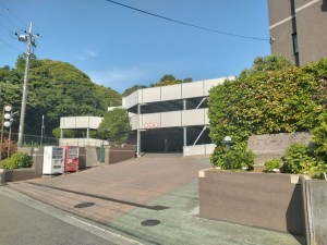 藤沢市川名、マンションの駐車場画像です