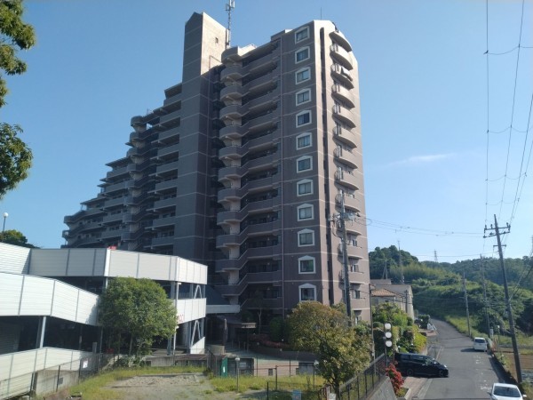 藤沢市川名、マンションの外観画像です