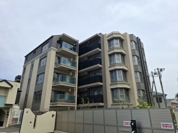 藤沢市鵠沼海岸、マンションの外観画像です