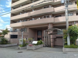 藤沢市藤沢、マンションのエントランス画像です