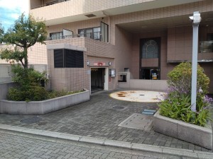 藤沢市藤沢、マンションの駐車場画像です