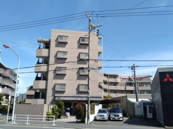 藤沢市辻堂西海岸、マンションの外観画像です