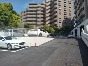 藤沢市藤沢、マンションの駐車場画像です