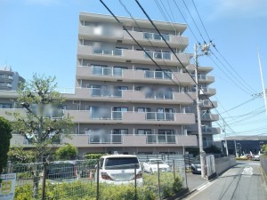 藤沢市辻堂新町、マンションの外観画像です