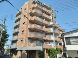 藤沢市片瀬、マンションの外観画像です