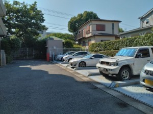 藤沢市片瀬、マンションの駐車場画像です