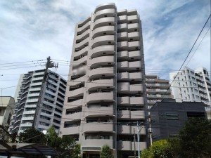 藤沢市藤沢、マンションの外観画像です