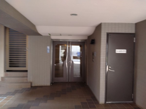 藤沢市片瀬海岸、マンションのエントランス画像です