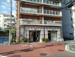 藤沢市南藤沢、マンションの前面道路を含む現地写真画像です