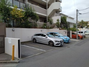 藤沢市片瀬海岸、マンションの駐車場画像です