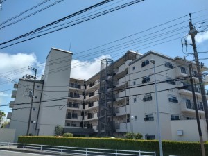 藤沢市羽鳥、マンションの外観画像です