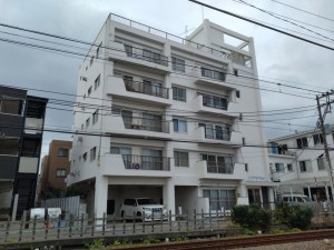 藤沢市片瀬海岸、マンションの外観画像です