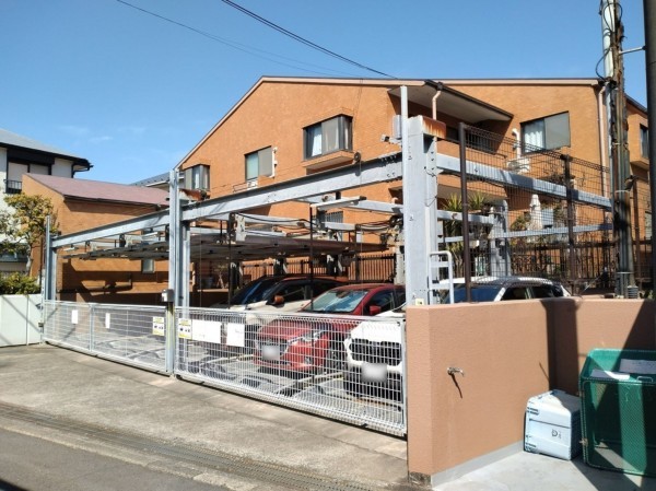 藤沢市鵠沼海岸、マンションの駐車場画像です