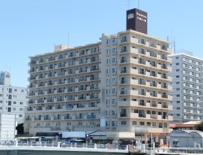 藤沢市片瀬海岸、マンションの外観画像です