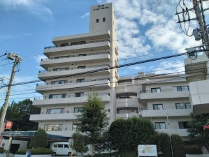 藤沢市片瀬、マンションの外観画像です
