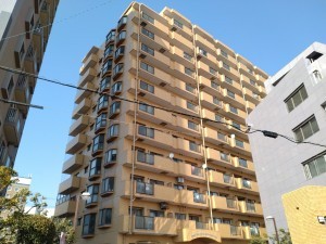 藤沢市鵠沼花沢町、マンションの外観画像です