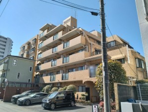 藤沢市藤沢、マンションの外観画像です