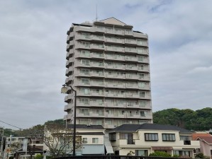 藤沢市片瀬海岸、マンションの外観画像です