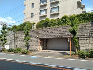 藤沢市片瀬海岸、マンションの駐車場画像です